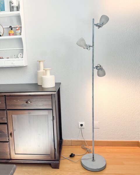 Stojaca lampa sivá betónový efekt 163 cm 3 nastaviteľné svetlá tienidlá industriálny štýl obývacia izba spálňa kancelária