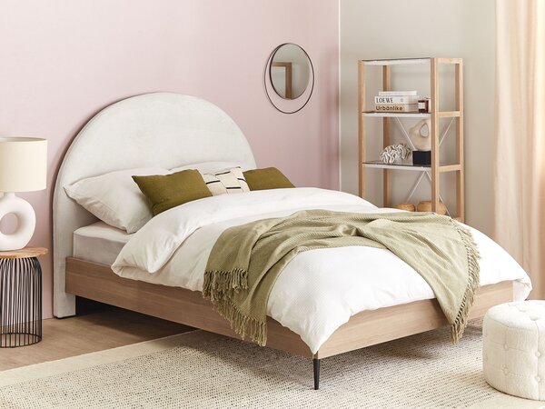 Posteľ biela svetlé drevo polyester 140 x 200 cm čalúnené čelo MDF rám kovové nohy lamelový rošt moderný štýl spálňa