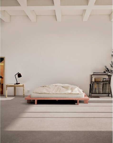 Svetloružová dvojlôžková posteľ z borovicového dreva s roštom 140x200 cm Japan – Karup Design