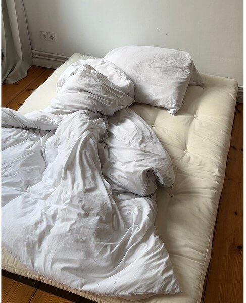 Rozkladacia pohovka v horčicovej farbe 140 cm Roots Black Night – Karup Design