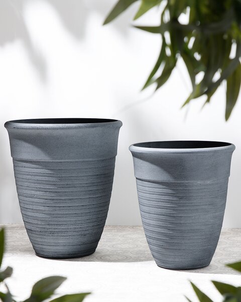 Sada 2 kvetináčov sivá kamenná zmes a polyresin okrúhle ⌀ 43 cm izbové vonkajšie črepníky