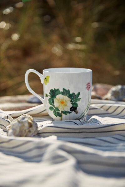 Porcelánový hrnček Hammershøi Summer Coastal flowers, 330 ml