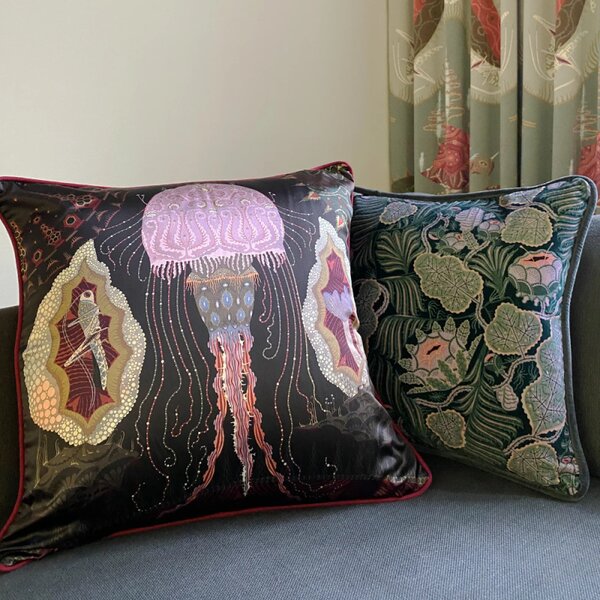 Obliečka na vankúš Cosmic Jellyfish 60x60, čierno-ružová