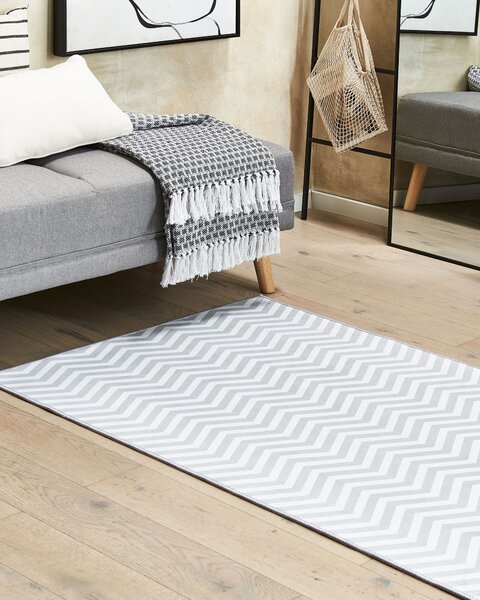 Koberec biela sivá polyester 70 x 200 cm vzor chevron obdĺžnikový tvar behúň moderný štýl predsieň chodba