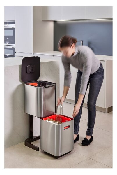 Oceľový odpadkový kôš na triedený odpad v striebornej farbe 40 l Totem Compact – Joseph Joseph