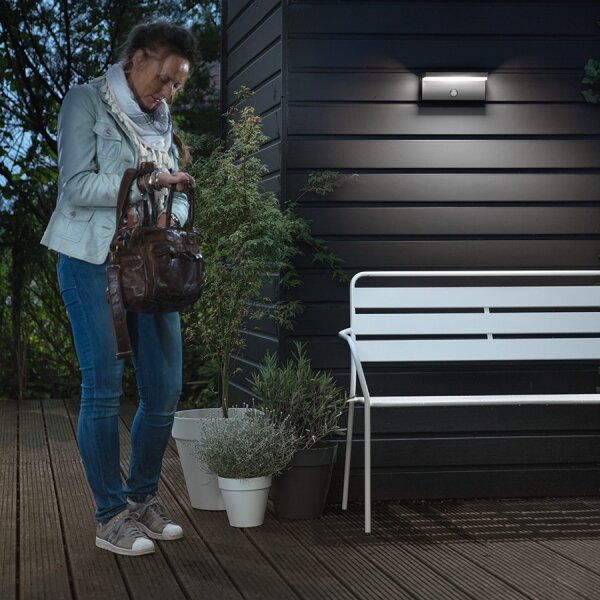 Philips 16484/93/P3 - LED Vonkajšie svietidlo so senzorom BUSTAN 2xLED/4,5W IP44