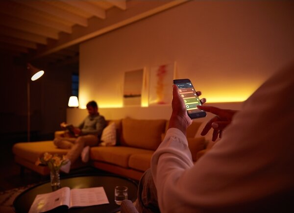 SADA 2x LED Stmievateľná žiarovka Philips Hue WHITE E14/5,5W/230V 2700K
