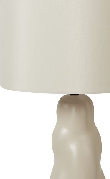 Stolová lampa béžový keramický podstavec 30 x 30 x 51 cm béžové látkové tienidlo nočné svetlo minimalistická spálňa obývačka