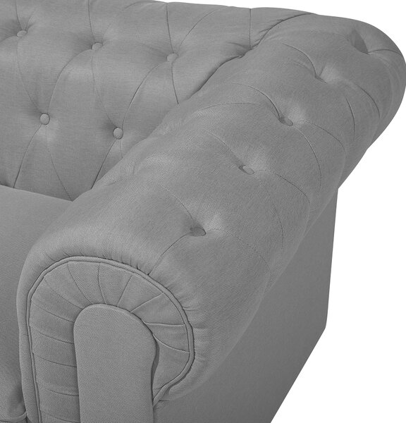 Pohovka chesterfield sivá čalúnená nízke prešívané operadlo tmavé drevené nohy 3-miestna moderná