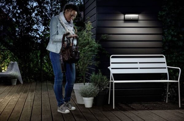 Philips - LED Vonkajšie nástenné svietidlo so senzorom BUSTAN LED/3,8W/230V IP44