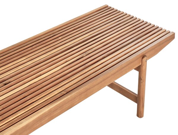 Záhradná lavica svetlé akáciové drevo 210 x 84 cm s vankúšmi krémová biela moderný rustikálny štýl exteriér terasa balkón