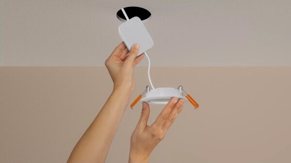 Philips - LED RGBW Stmievateľné kúpeľňové svietidlo Hue SLIM LED/12W/230V IP44