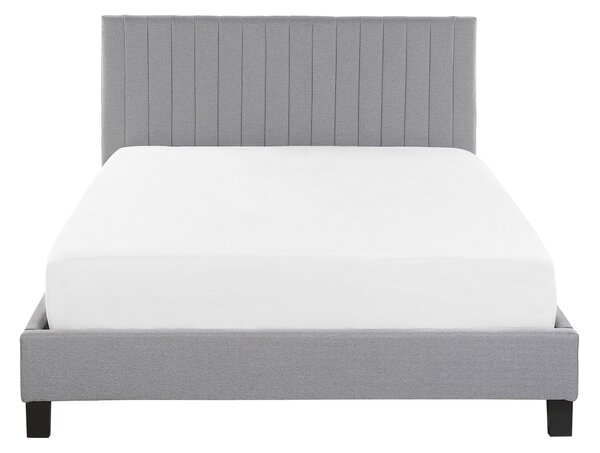 Posteľ svetlosivá polyester 140 x 200 cm prešívané čalúnenie lamelový rošt vysoké čelo moderný štýl spálňa