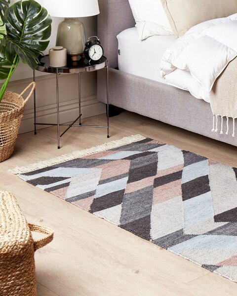Koberec viacfarebný juta 80 x 150 cm geometrický vzor obdĺžnikový tvar so strapcami ručne tkaný boho štýl obývacia izba spálňa