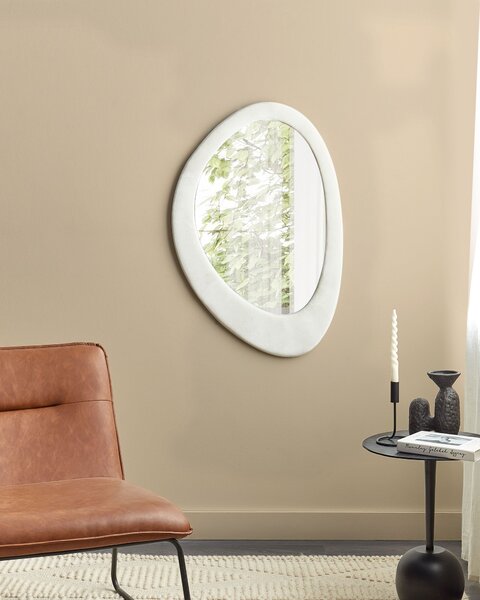 Nástenné zrkadlo biele MDF zamatový rám sklo 60 x 90 cm nepravidelný tvar závesné na stenu moderný štýl