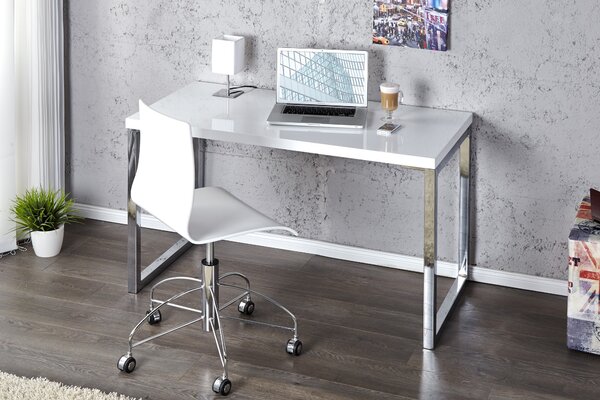 Moderný písací stôl Linear s bielou lesklou doskou a hranatými kovovými nohami v striebornej chrómovej úprave 120 cm