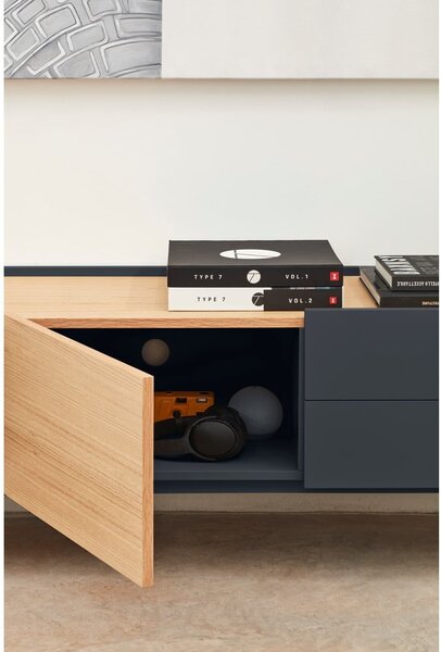 TV stolík v dekore duba v antracitovo-prírodnej farbe 180x45 cm Otto – Teulat