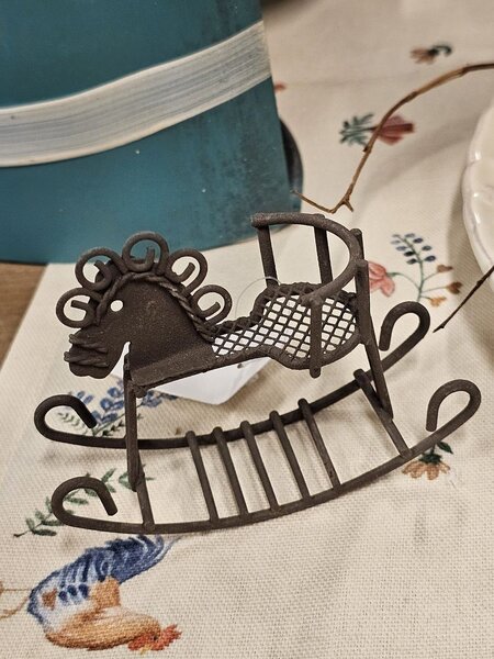 Hnedá dekoratívna kovová figúrka hojdací koník - 9*3*6 cm - Clayre & Eef
