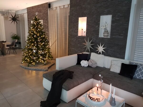 Svietiaci umelý vianočný stromček NORDMANN LED, výška 210 cm, plast, zelená
