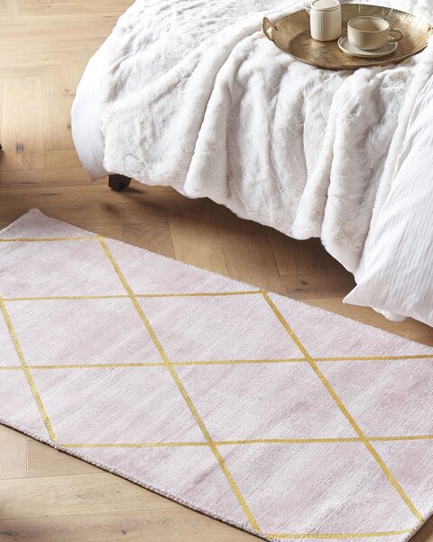 Koberec so vzorom z ružového zlata 80 x 150 cm viskóza geometrický vzor obývacia izba spálňa