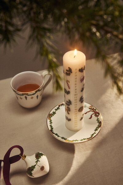 Vianočný porcelánový hrnček Star Fluted Christmas 330 ml