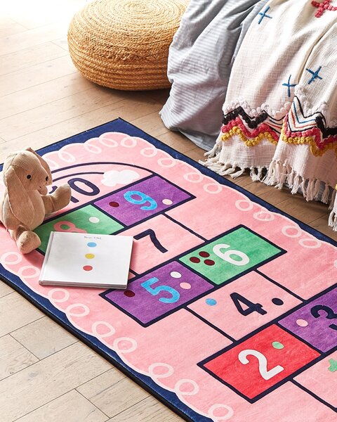 Koberec ružový viacfarebný polyester 80 x 150 cm obdĺžnikový tvar detský motív skákací panák hra behúň moderný štýl detská izba