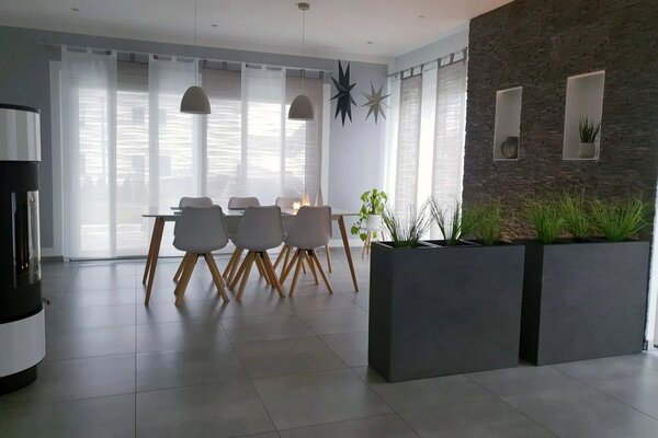 Kvetináč ELEMENTO, sklolaminát, šírka 88 cm, sivá riadky