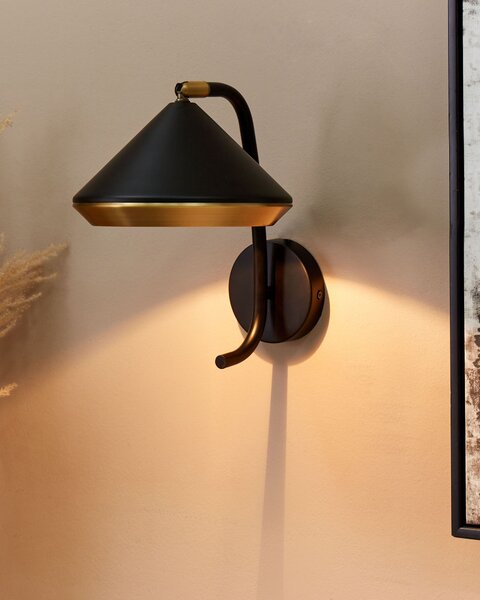 Nástenná lampa čierna kovová 20 x 30 x 28 cm bodové svetlo kužeľovité tienidlo moderná industriálna obývacia izba spálňa