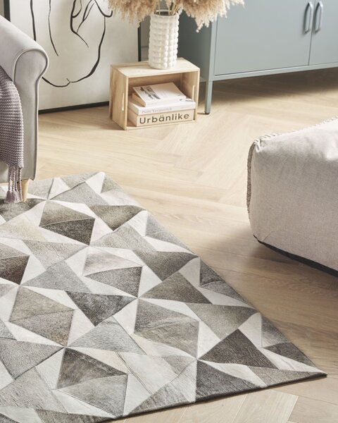 Koberec sivý z pravej hovädzej kože 140 x 200 cm patchworkový geometrický vzor obdĺžnikový moderný