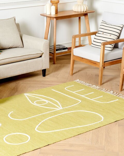 Koberec žltý polyester 140 x 200 cm ručne tkaný obdĺžnikový abstraktný vzor so strapcami boho do interiéru a exteriéru