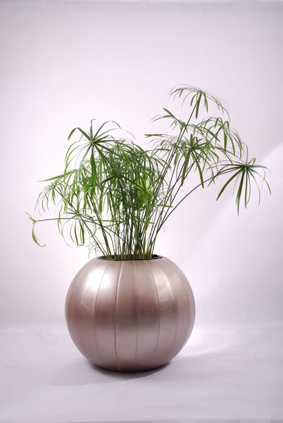 Kvetináč do interiéru GLOBE, priemer 60 cm, bronzový, outlet