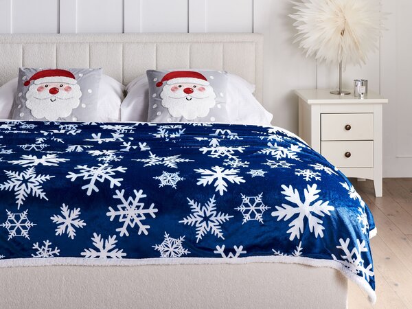 Deka modrá a biela mäkká polyester 150 x 200 cm dvojfarebná hrejivá prikrývka na posteľ so vzorom snehové vločky