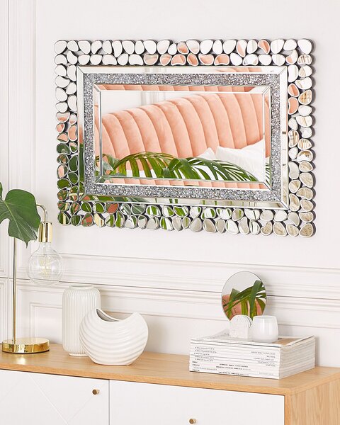 Nástenné zrkadlo strieborná MDF sklo 60 x 90 cm obdĺžnikový tvar lesklý povrch ozdobný rám moderný glamour štýl obývačka spálňa