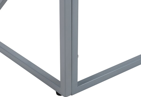 Odkladací stolík strieborný kovový rám sklenená vrchná doska 50 x 50 x 50 cm tvar kocky geometrický dizajn glamour štýl obývačka