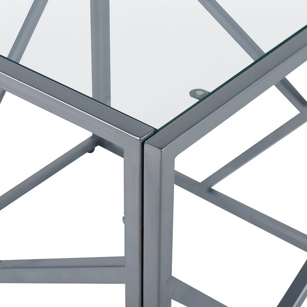 Odkladací stolík strieborný kovový rám sklenená vrchná doska 50 x 50 x 50 cm tvar kocky geometrický dizajn glamour štýl obývačka