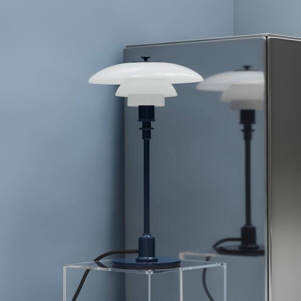 Louis Poulsen Stolová lampa PH 2/1, tmavomodrá, Ø 20 cm, Modrá, Obývacia izba / jedáleň, Mosadz, Dizajn, Stojacie svietidlo