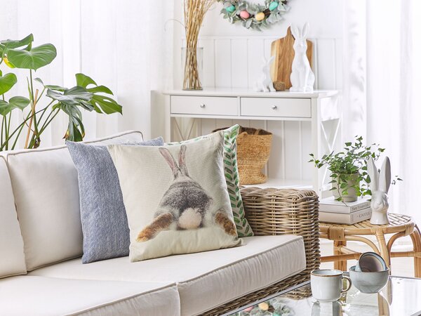 Sada 2 dekoratívnych vankúšov sivobéžová polyester bavlna 45 x 45 cm štvorcový tvar zvierací vzor motív zajaca moderný štýl doplnky