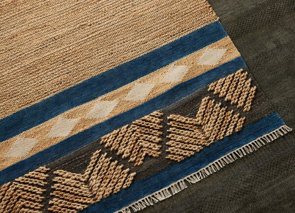 Diamond Carpets India , Ručne viazaný kusový koberec Agra Palace DE 2283 Natural Mix, 80x150, modrá, chodba / predsieň