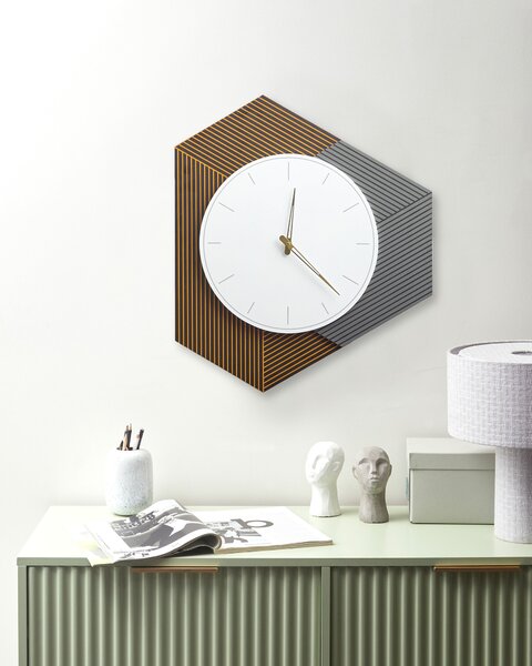 Nástenné hodiny biela sivá oranžová MDF kov 52 x 60 cm dizajn bez čísel nepravidelný tvar obývacia izba doplnky