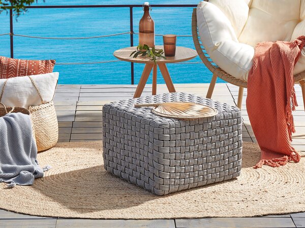 Vonkajší taburet sivý syntetický materiál 50 x 50 x 35 cm štvorcový tvar pletený ručná výroba puf podnožka moderný boho štýl záhrada