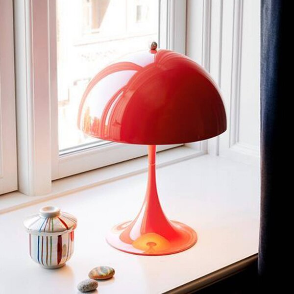 Louis Poulsen Akumulátorová lampa Panthella PORTABLE 250 koralovo červená, Červená, Obývacia izba / jedáleň, Plast, Moderný, Stolová lampa