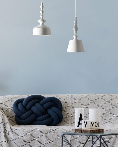 Závesná lampa biele kovové tienidlo stropné svietidlo do interiéru moderný dizajn