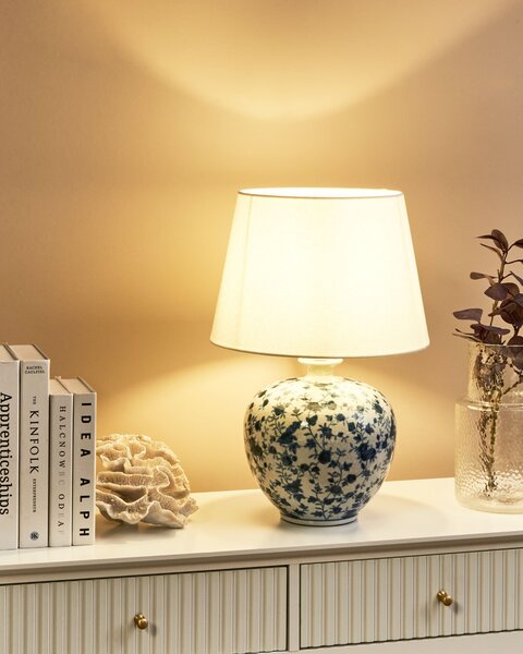 Stolná lampa biela modrá porcelánový podstavec ľanové tienidlo kvetinový vzor osvetlenie obývacia izba spálňa