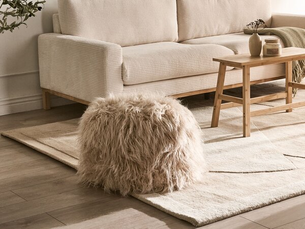 Taburetka béžová umelá kožušina EPS polystyrénová výplň štvorcový puf na sedenie boho moderná podnožka