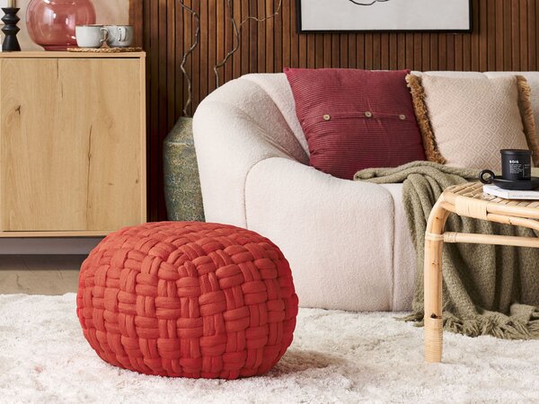 Taburetka červená zamatová 45 x 35 cm okrúhla pletená ručne vyrobená polystyrénová výplň