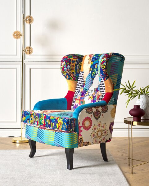 Kreslo viacfarebné modrá tkanina patchwork prešívanie s gombíkmi drevené nohy retro dizajn
