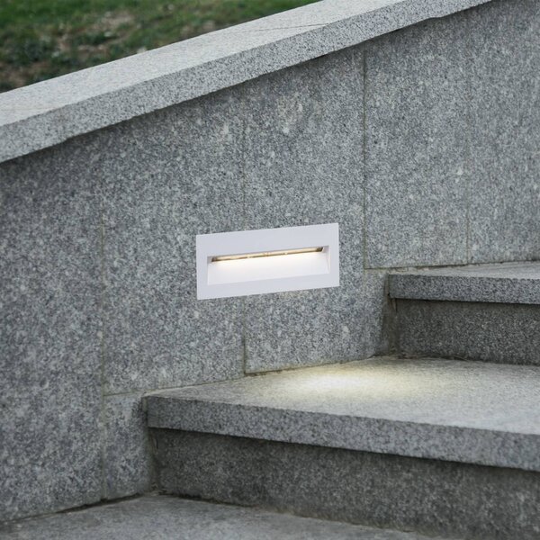 Lucande Nástenné svietidlo LED Loya, 23 x 8 cm, biele, IP54, Biela / opálová, Hliník, Moderný, Zapustené hranaté