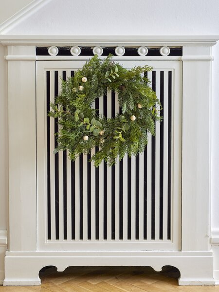 Dekorativní umělý věnec Pine Ø 65 cm