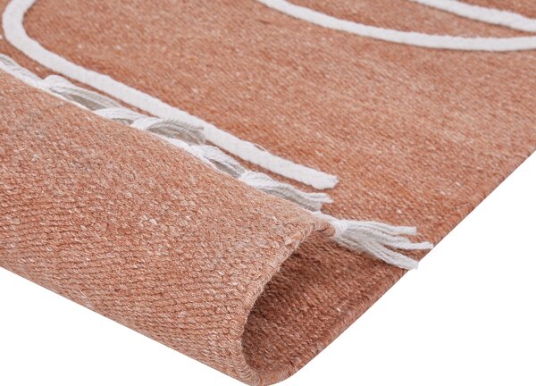Koberec svetločervený polyester 80 x 150 cm ručne tkaný obdĺžnikový abstraktný vzor so strapcami boho do interiéru a exteriéru