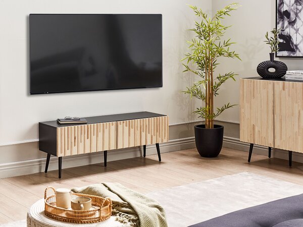 TV stolík svetlé drevo MDF drevený rám železné nohy úložný priestor moderný štýl obývacia izba